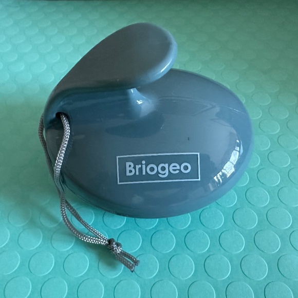 BRIOGEO Scalp Revival Stimulating Therapy Massager - NEW - Picture 1 of 5